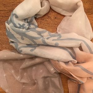 Lightweight scarf/wrap